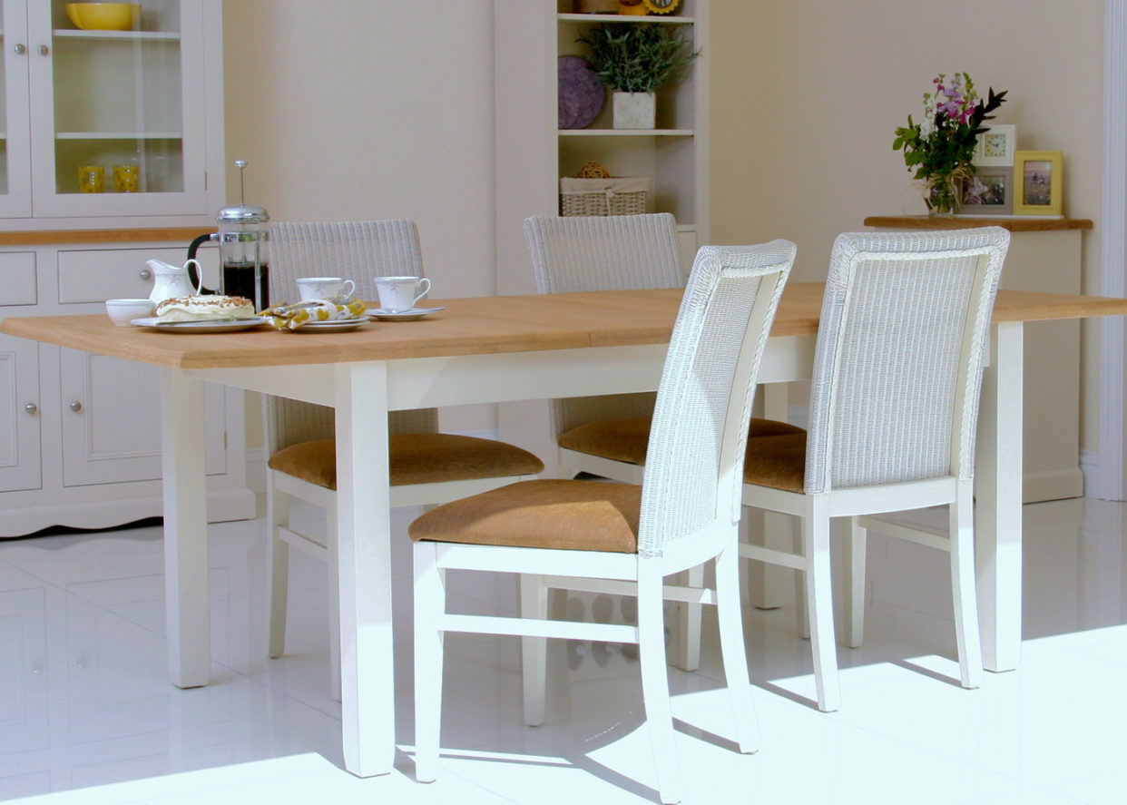 Andrena Cotswold large extending table
