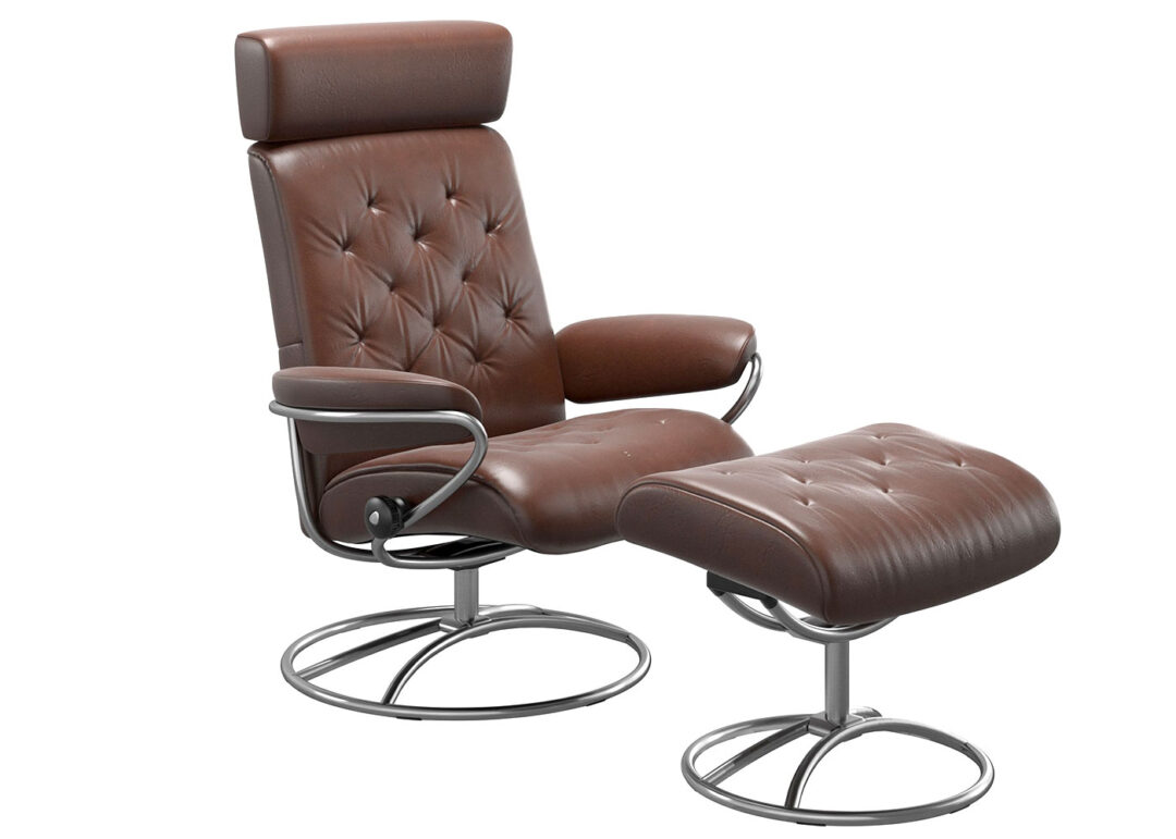 Stressless medium Metro recliner chair. Adjustable headrest, includes